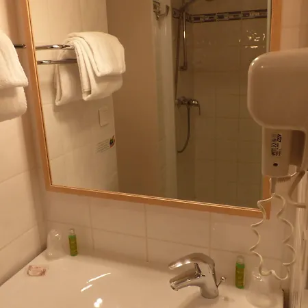 מלון Cit'hotel De La Vallee לורדה